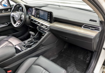 Подержанный автомобиль Kia K5 2021 года (11 фото)
