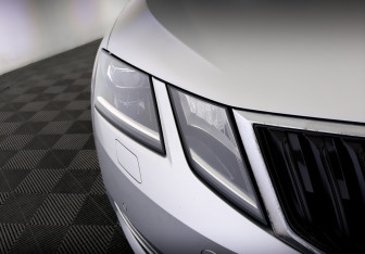 Подержанный автомобиль Skoda Octavia Liftback 2017 года (17 фото)