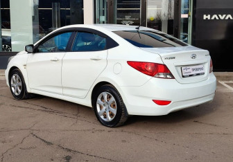 Подержанный автомобиль Hyundai Solaris Sedan 2012 года (7 фото)