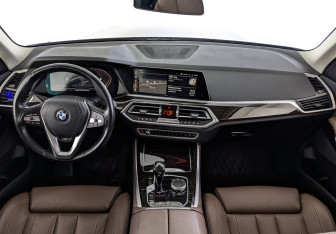 Подержанный автомобиль BMW X5 2020 года (14 фото)