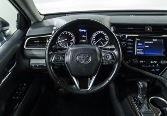 Подержанный автомобиль Toyota Camry Sedan 2018 года (11 фото)