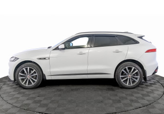 Подержанный автомобиль Jaguar F-Pace 2017 года (8 фото)