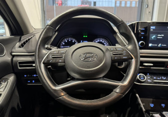 Подержанный автомобиль Hyundai Sonata 2020 года (14 фото)