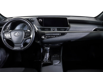 Подержанный автомобиль Lexus ES 2021 года (13 фото)