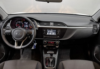 Подержанный автомобиль Kia Rio Sedan 2021 года (14 фото)