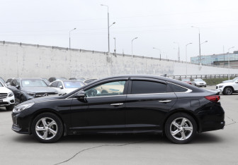 Подержанный автомобиль Hyundai Sonata 2017 года (8 фото)