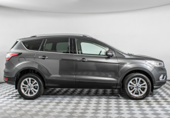 Подержанный автомобиль Ford Kuga 2019 года (4 фото)