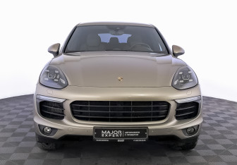 Подержанный автомобиль Porsche Cayenne 2014 года (2 фото)