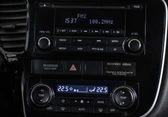 Подержанный автомобиль Mitsubishi Outlander 2012 года (13 фото)