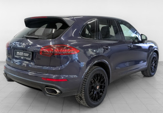 Подержанный автомобиль Porsche Cayenne 2017 года (5 фото)