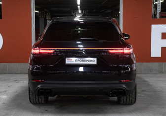 Подержанный автомобиль Porsche Cayenne 2019 года (6 фото)