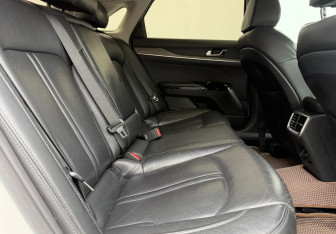 Подержанный автомобиль Kia K5 2021 года (11 фото)