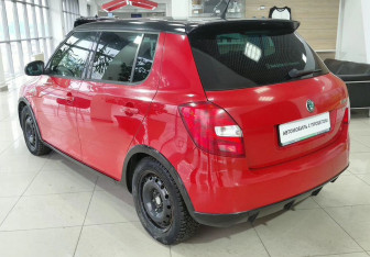 Подержанный автомобиль Skoda Fabia Hatchback 2012 года (7 фото)
