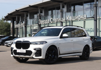 Подержанный автомобиль BMW X7 2020 года (35 фото)