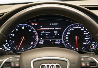 Подержанный автомобиль Audi A8 2016 года (11 фото)