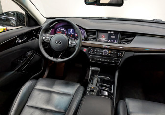 Подержанный автомобиль Kia K7 2019 года (17 фото)