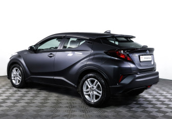 Подержанный автомобиль Toyota C-HR 2020 года (7 фото)