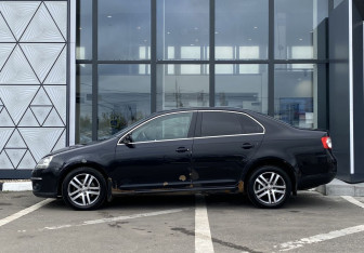 Подержанный автомобиль Volkswagen Jetta Sedan 2009 года (8 фото)