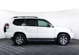 Подержанный автомобиль Toyota Land Cruiser Prado 2002 года (4 фото)