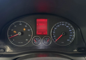Подержанный автомобиль Volkswagen Jetta Sedan 2008 года (14 фото)