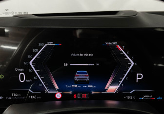 Подержанный автомобиль BMW X5 2025 года (13 фото)