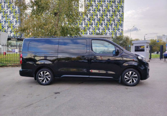 Подержанный автомобиль Peugeot Traveller 2019 года (4 фото)