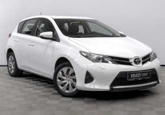 Подержанный автомобиль Toyota Auris Hatchback 2013 года (3 фото)