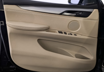 Подержанный автомобиль BMW X5 2018 года (19 фото)