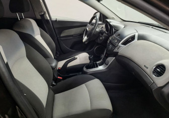 Подержанный автомобиль Chevrolet Cruze Sedan 2014 года (10 фото)
