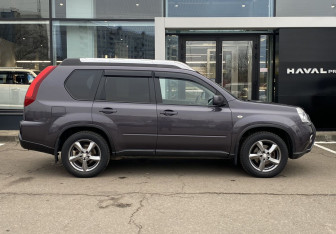 Подержанный автомобиль Nissan X-Trail 2013 года (4 фото)