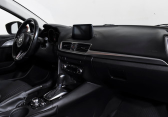Подержанный автомобиль Mazda 3 Sedan 2018 года (9 фото)