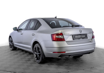 Подержанный автомобиль Skoda Octavia Liftback 2019 года (7 фото)
