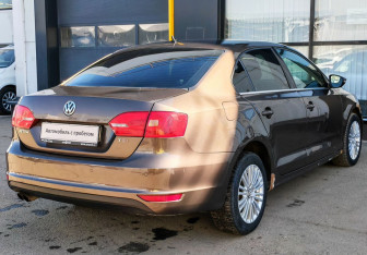Подержанный автомобиль Volkswagen Jetta Sedan 2011 года (5 фото)