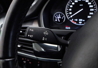 Подержанный автомобиль BMW X5 2015 года (17 фото)