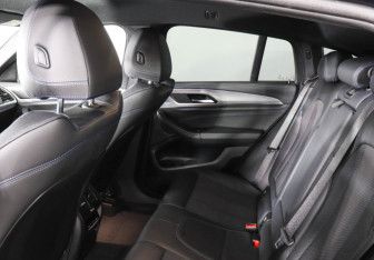 Подержанный автомобиль BMW X4 2019 года (14 фото)