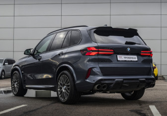 Подержанный автомобиль BMW X5 2019 года (11 фото)