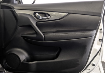 Подержанный автомобиль Nissan X-Trail 2016 года (25 фото)