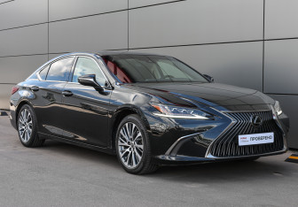 Подержанный автомобиль Lexus ES 2018 года (3 фото)