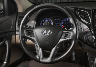 Подержанный автомобиль Hyundai i40 Sedan 2015 года (14 фото)