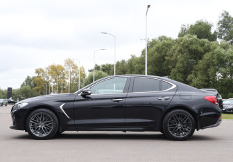 Подержанный автомобиль Genesis G70 2020 года (8 фото)