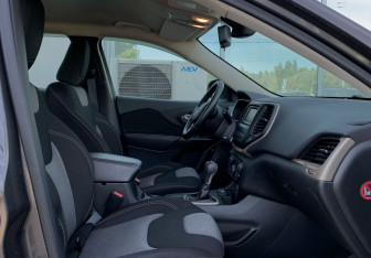 Подержанный автомобиль Jeep Cherokee 2014 года (20 фото)