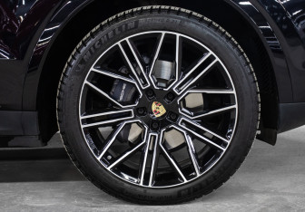 Подержанный автомобиль Porsche Cayenne 2021 года (27 фото)