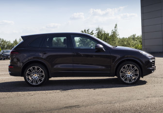 Подержанный автомобиль Porsche Cayenne 2016 года (5 фото)