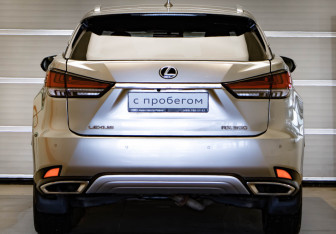 Подержанный автомобиль Lexus RX 2021 года (5 фото)
