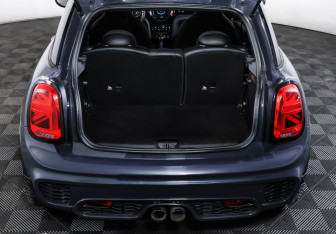 Подержанный автомобиль MINI Hatch 2017 года (9 фото)