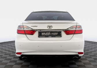 Подержанный автомобиль Toyota Camry Sedan 2017 года (6 фото)