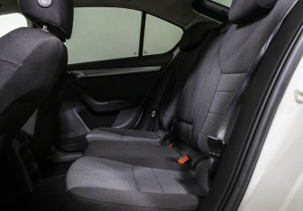 Подержанный автомобиль Skoda Octavia Liftback 2014 года (13 фото)
