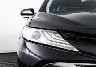 Подержанный автомобиль Toyota Camry Sedan 2018 года (23 фото)