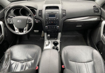 Подержанный автомобиль Kia Sorento 2011 года (10 фото)