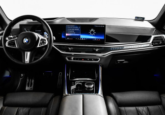 Подержанный автомобиль BMW X5 2024 года (11 фото)